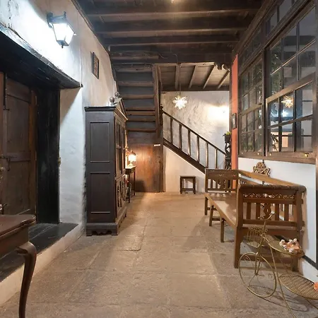 17th Century Canary Mansion * タコロンテ